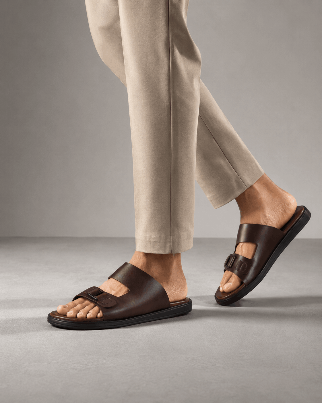 Sport Buckle Leather Slide - Brown