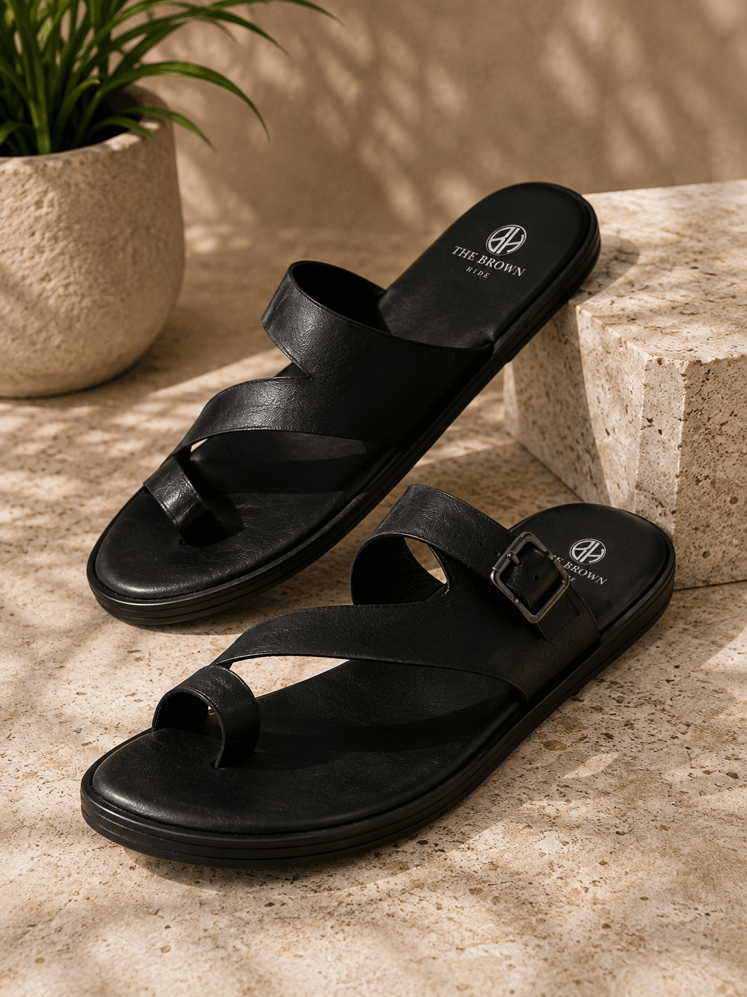 Toe-Ring Buckle Leather Sandal - Black