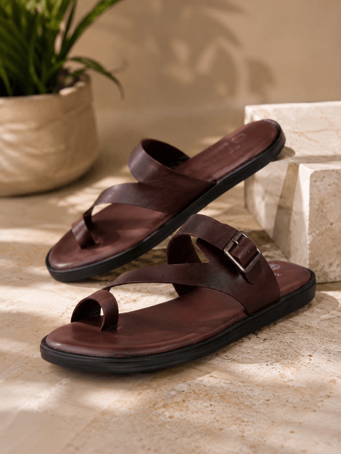Toe-Ring Buckle Leather Sandal - Brown
